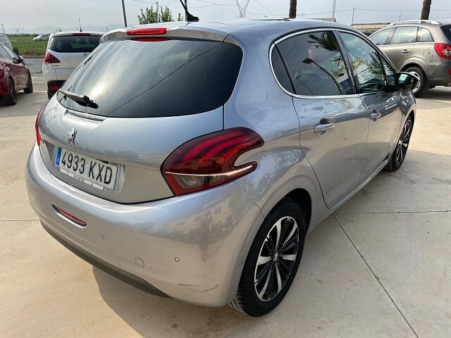 PEUGEOT 208 TECH 1.2 PURETECH AUTO SPANISH LHD IN SPAIN 11000 MILES SUPER 2019